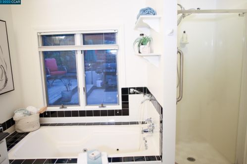 1963 Altura Dr, Concord CA 94519-2201 exterior