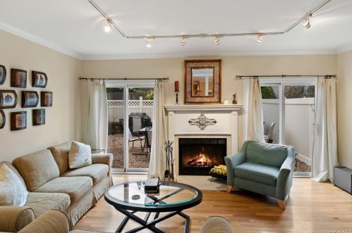 74 Leroy Ave, Valhalla NY 10595-1437 exterior