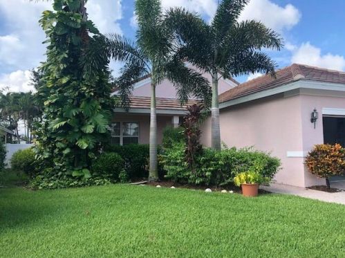 139 Berkeley Ave, Fort Pierce FL  34986-3593 exterior