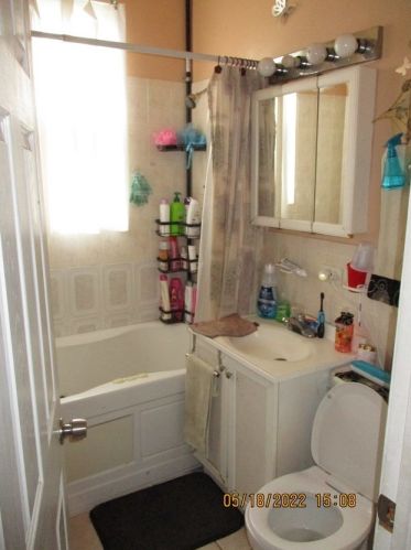 5607 Maplewood Ave, Chicago IL 60659-5111 exterior