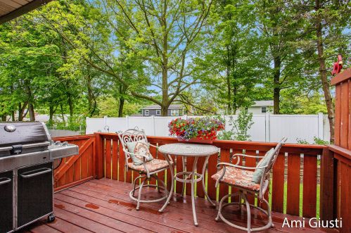 1910 Burton, Grand Rapids MI 49506-4620 exterior