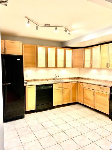 97 College Dr, Edison NJ 08817-5930 exterior