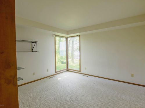 300 Cir Dr, Meskegon MI 49445-2712 exterior