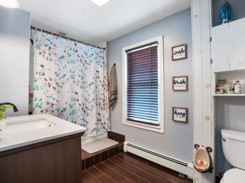 4 Lewis St, Woonsocket RI 02895-1905 exterior