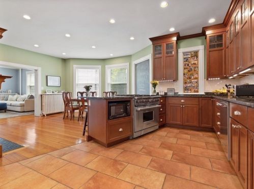 15 Berkeley Ct, Brookline, MA 02445-6812