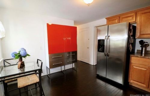 153 Bloomfield Ave, Windsor CT  06095-2819 exterior