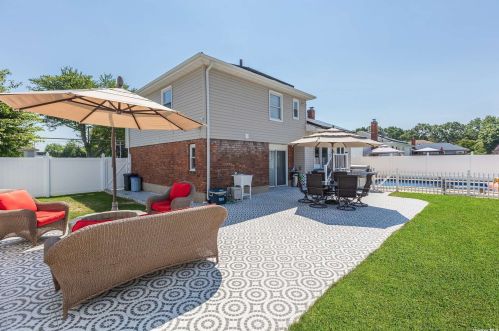 92 Forsythia Ln, Babylon NY 11703-2806 exterior