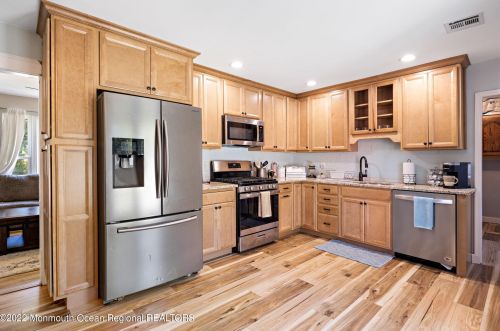 626 Berkeley Ave, Berkeley Township NJ 08721-3703 exterior