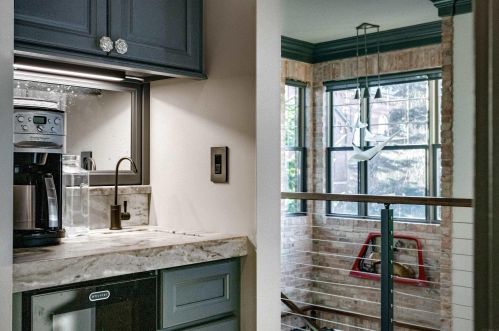 221 Mishawaka Ave, Mishawaka IN 46545-6015 exterior