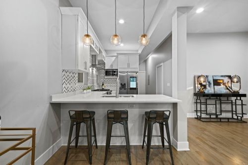 1933 Ohio St, Chicago IL 60624-1047 exterior