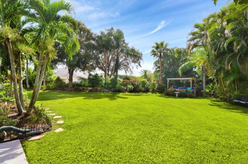 2910 Cates Cir, Fort Pierce FL  34952-5812 exterior