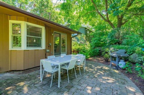 322 Cheyenne Trl, Madison WI  53705-4703 exterior