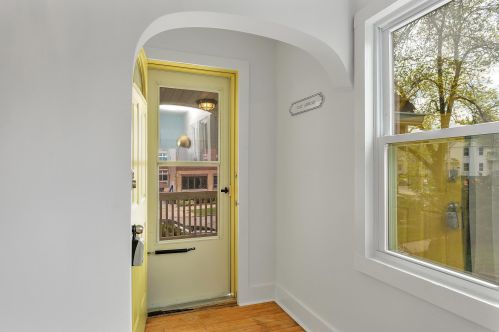 1812 Thomas Ave, Milwaukee WI  53211-4358 exterior