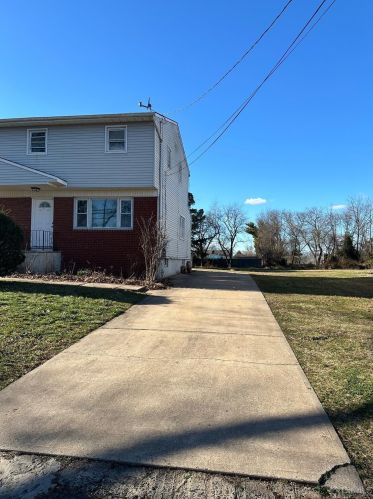 21 Fairview Ave, Edison NJ  08817-2405 exterior