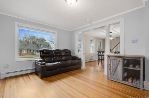 92 West St, Windsor Locks CT  06096-1813 exterior