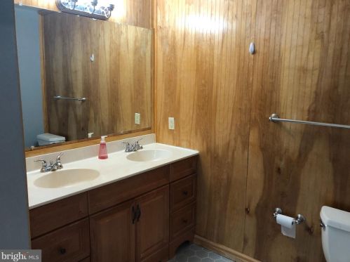 816 Foxmeadow Dr, Limerick PA 19468-1536 exterior