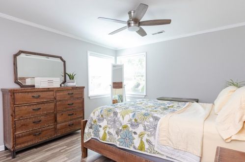 82 Dunwoody Spg, Atlanta GA 30328-4529 exterior