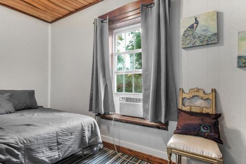 514 Kalamazoo St, Paw Paw MI 49079-1130 exterior