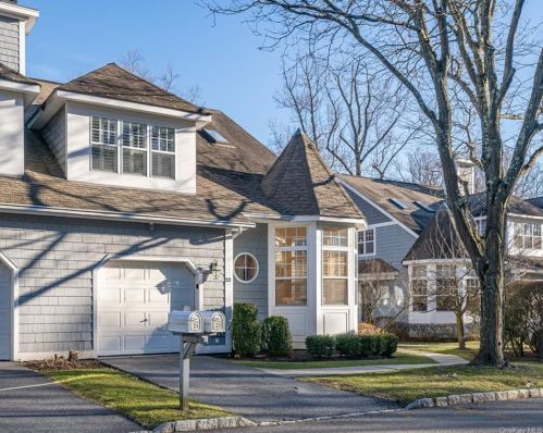 23 Mystic Dr, Crotonville, NY 10562-1965