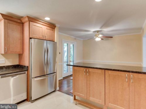 8010 Candlewood Dr, Alexandria VA  22306-3221 exterior