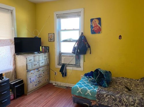 176 Massasoit St, Springfield MA  01107-1724 exterior