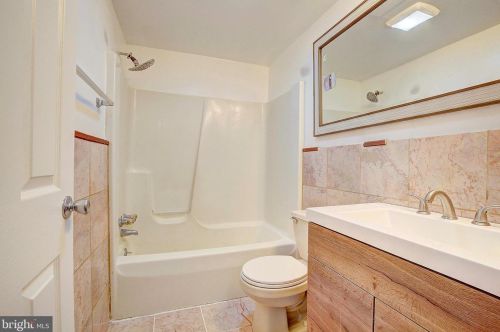 1064 Bell Ave, Glen Burnie MD 21060-6767 exterior