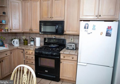 2734 18 St, Philadelphia PA 19145-4702 exterior