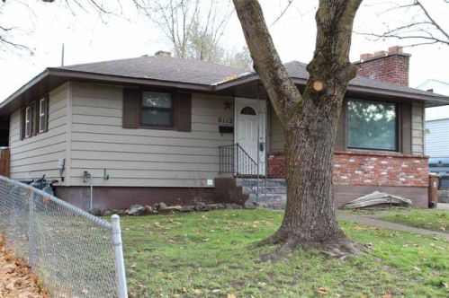 6112 Maple St, Spokane, WA 99205-6745