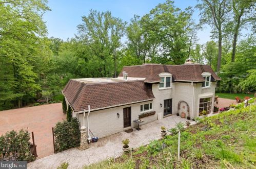 8751 Brook Rd, Mc Lean VA  22102-1507 exterior