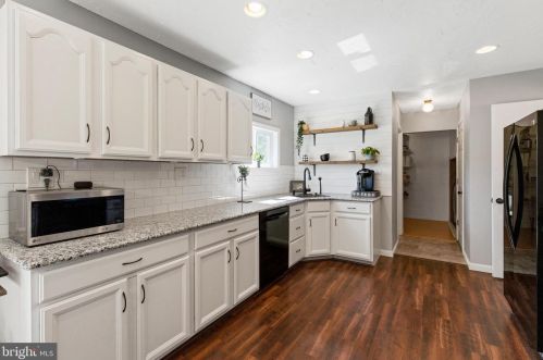 2271 Bob White Ln, Lancaster, PA 17601-2855