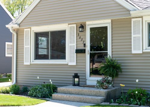 3637 80th St, Milwaukee, WI 53220-1017