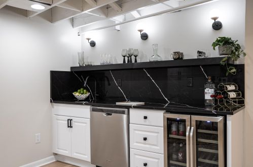 8934 Seneca Rd, Milwaukee WI 53217-2331 exterior