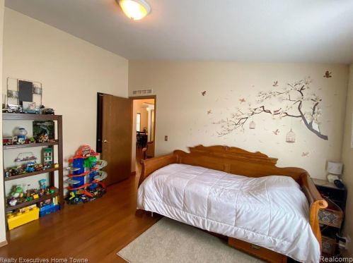 45778 Bonaventure Dr, Macomb Township MI 48044-6021 exterior