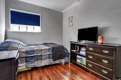 26 Raven Dr, Commack NY 11725-4707 exterior