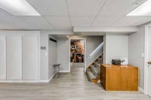 13 Tanglewood Ave, Enfield CT 06082-2621 exterior