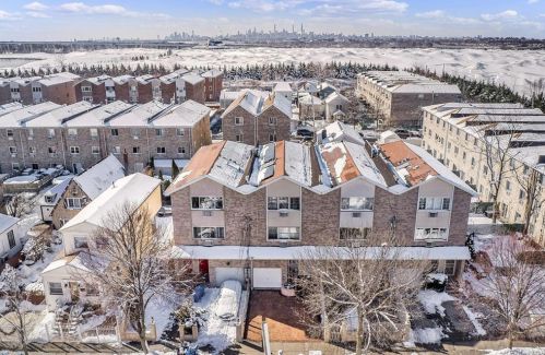 275 Robinson Ave, Bronx NY  10465-3138 exterior