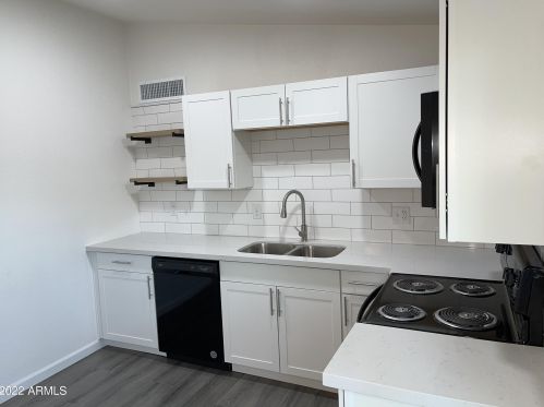 3120 67th Ln, Phoenix, AZ 85033-4653