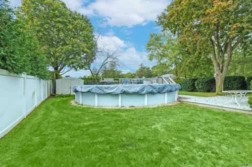 41 Radburn Dr, Commack NY 11725-1116 exterior