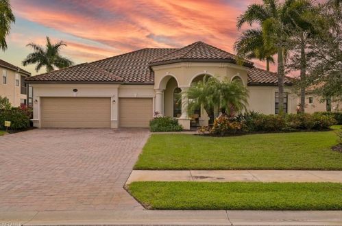 10130 Biscayne Bay Ln, Naples FL 34120-3754 exterior