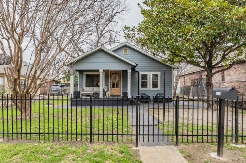 3111 Borger St, Dallas TX  75212-3934 exterior