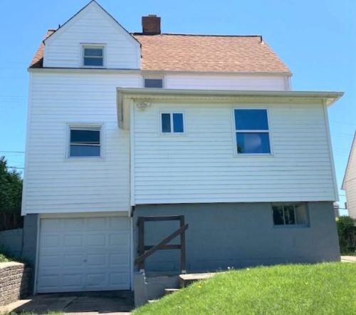 230 Camfield St, Pittsburgh PA 15210-3218 exterior