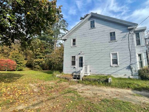 55 Railroad Ave, Seabrook, NH 03874-4210