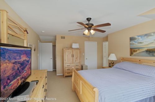 232 Kentucky Way, East Freehold NJ 07728-4630 exterior