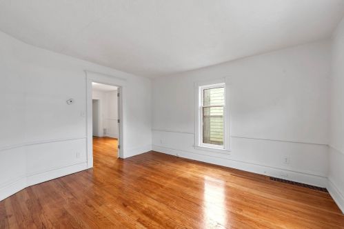 1560 Wealthy St, Grand Rapids MI 49506-2748 exterior