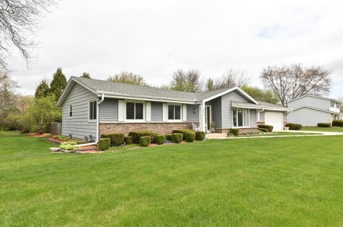 5074 Joleno Ln, Milwaukee, WI 53223-1419