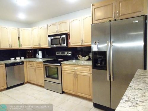 96 Del Rio Blvd, Boca Raton FL  33432-4734 exterior