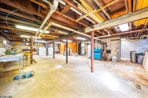 85 Lawrence Ave, Town Center NJ  07052-3707 exterior