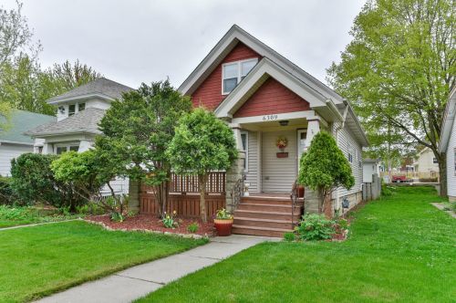 6309 Chambers St, Milwaukee, WI 53210-1457