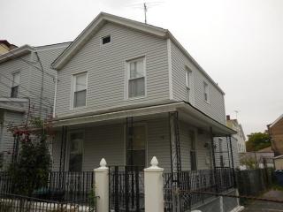 70 10th St, Paterson, NJ 07506-3838