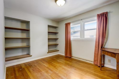 5536 Mohawk Ave, Milwaukee WI 53217-5034 exterior